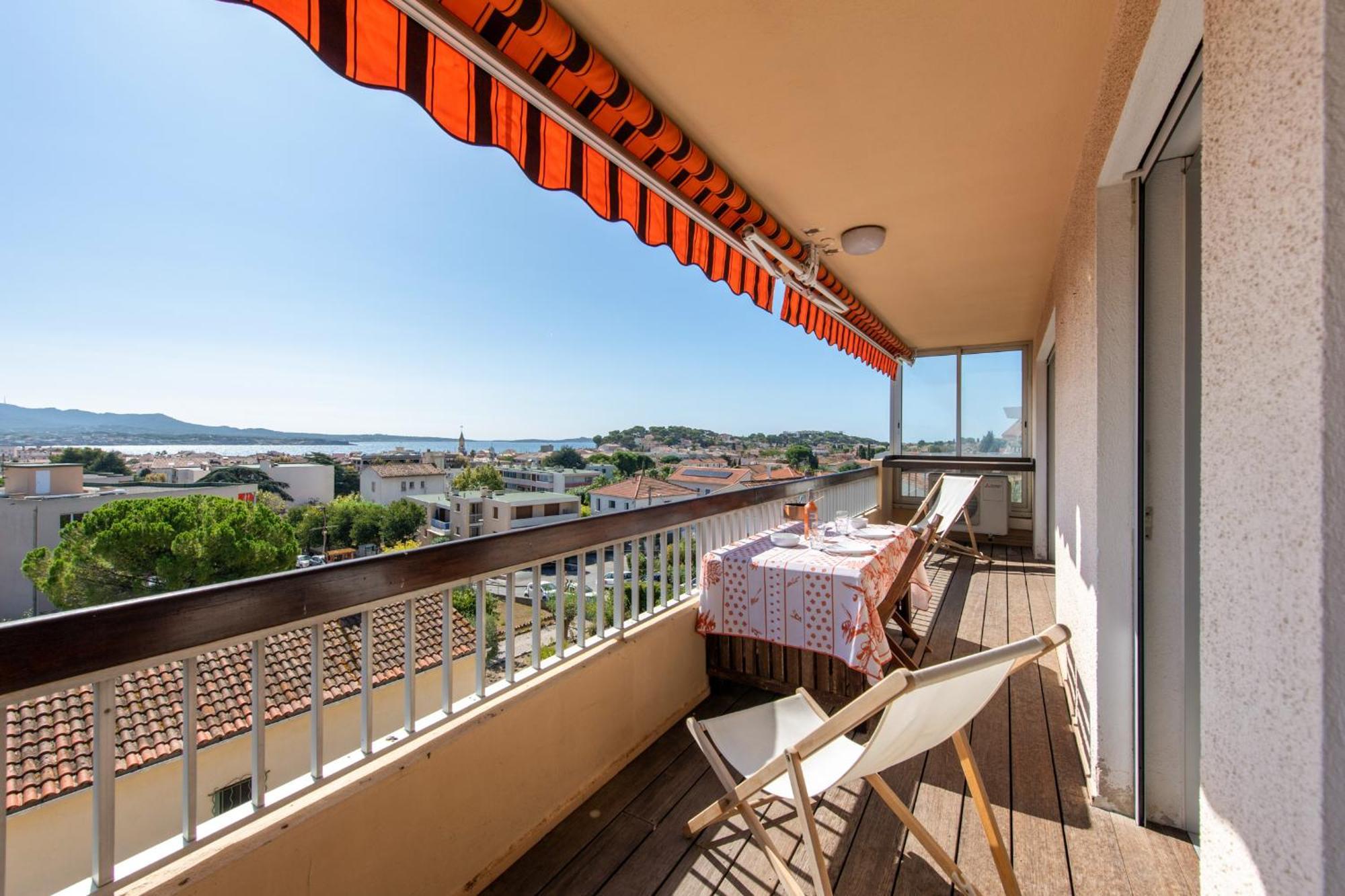 Le Cadet - Vue Panoramique Ville Et Baie De Sanary Sur Mer, Parking & Terrasse - 2 A 4 Pers Dış mekan fotoğraf